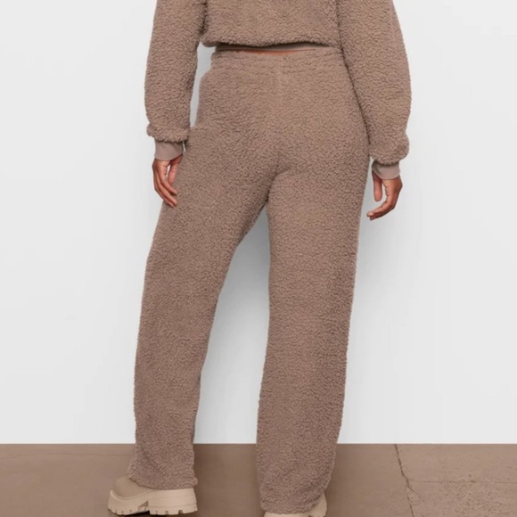Skims Sherpa Teddy Joggers M NEW! -Desert - Picture 2 of 8